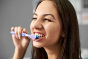 deep clean teeth naturally with proper brushing